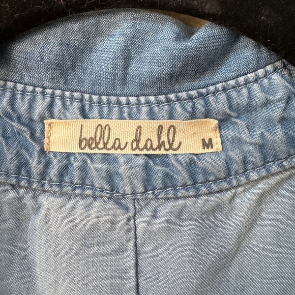 Bella Dahl sleeveless collared button down chambray shirt size medium - Picture 3 of 9